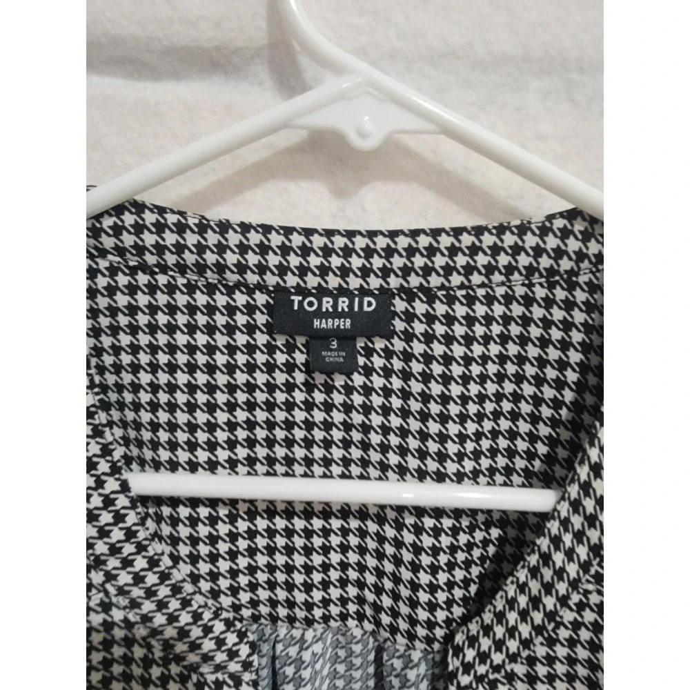 Torrid‎ Harper Blouse Black White Houndstooth Georgette Pullover Plus 3 / 3X